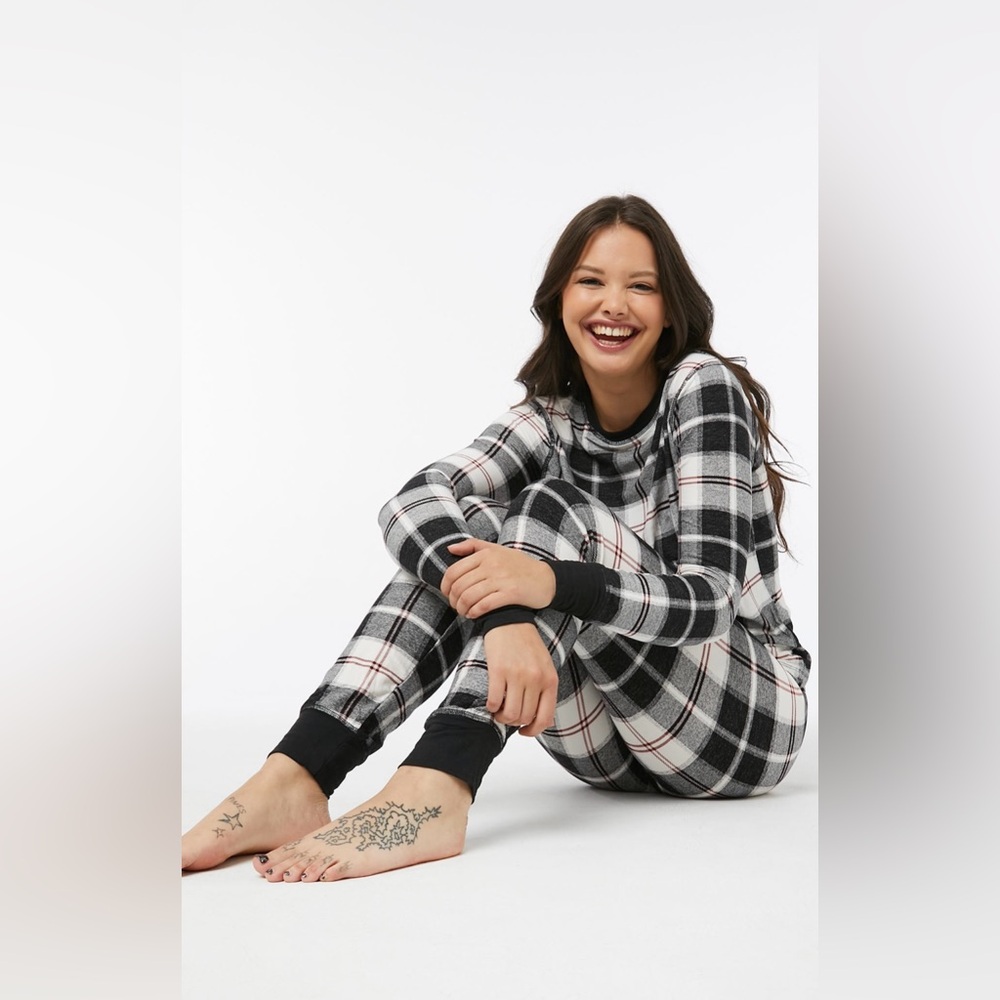 Ardene Plaid Skinny Jogger Pj Set / NWT